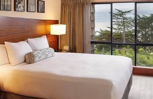 Carmel Highlands Resort | 1 Bedroom-Hyatt Residences Carmel-Highland Inn.