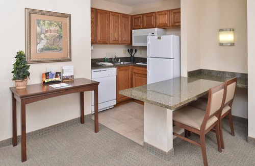 Northeast Heights Condo | 1 Bedroom | Indoor Pool + Hot Tub Access
