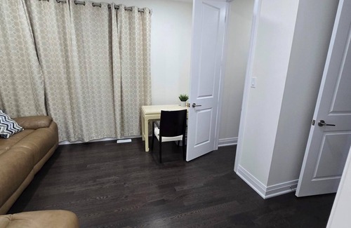 Vaughan House | 1 bedroom Junior master with ensuite near Klienburg Ontario