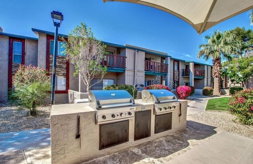 South Scottsdale Condo | 1 Bedroom (King), 800 Ft2 On Second Floor W/Balcony Overlooking Heated Pool.