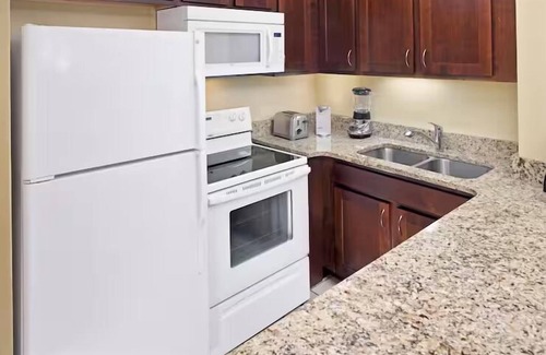 Daytona Beach Hotel | 1 BEDROOM KING OR QUEEN SUITE WITH BALCONY