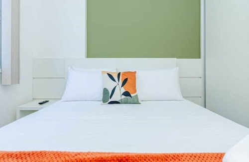 Reboucas Apartment | 1 Bedroom + Living Room, well located with Garage and AR.