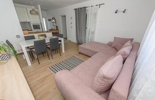Lozisca House | 1 bedroom lovely home in Bobovisca