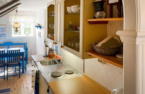 Sjotorp Apartment | 1 bedroom nice apartment in Sjötorp