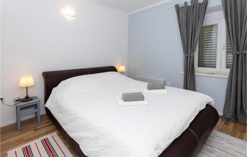 Ploce House | 1 Bedroom Nice Home In Rogotin