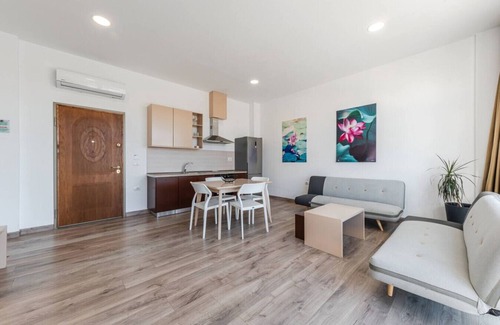 Qerek Apartment | 1-Bedroom Retreat at Gjiri i Lalzit - Zambaku