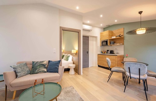 Cannes City Centre House | 1 Bedroom : Scandinavian Urban 4 in city center