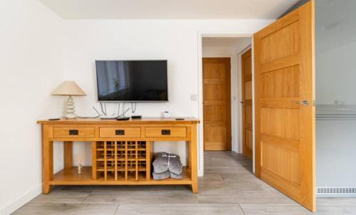 Ide Apartment | 1 bedroom self contained separate Annexe in Exeter