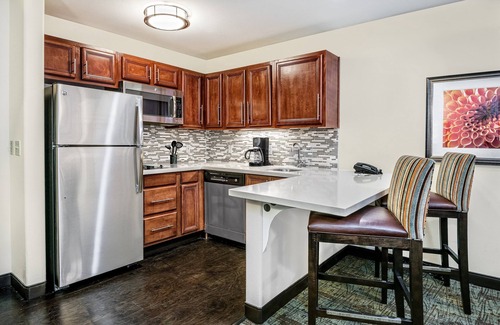 Tech Terrace Condo | 1 Bedroom | Shared Pool & Hot Tub. Free Breakfast