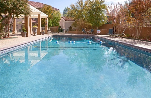 Tech Terrace Condo | 1 Bedroom | Shared Pool & Hot Tub. Free Breakfast