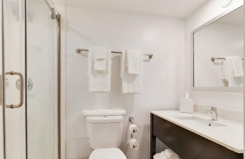 Inverrary Apartment | 1 Bedroom Single family 442718 by Houzlet