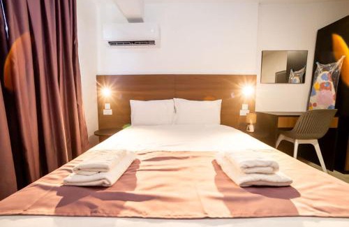 Qawra Apartment | 1-Bedroom Studio with Stunning Sea & Country View