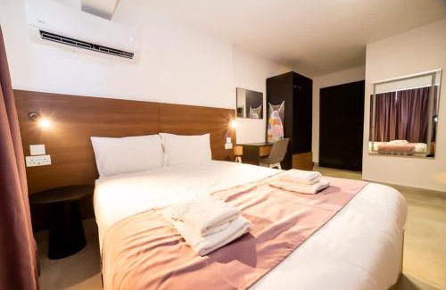 Qawra Apartment | 1-Bedroom Studio with Stunning Sea & Country View