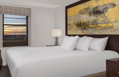 Smith's Memento Resort | 1 Bedroom Suite at Club Wyndham Ocean Walk