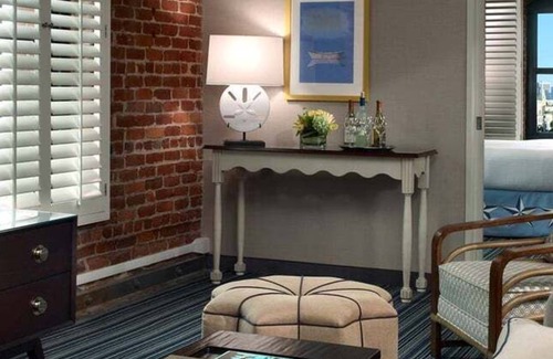 Fisherman's Wharf Hotel | 1-Bedroom Suite at a 4.5⭐️ Hotel