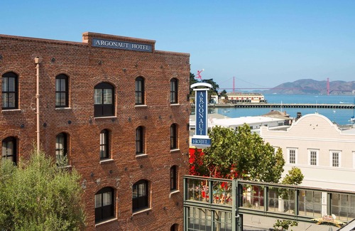 Fisherman's Wharf Hotel | 1-Bedroom Suite at a 4.5⭐️ Hotel