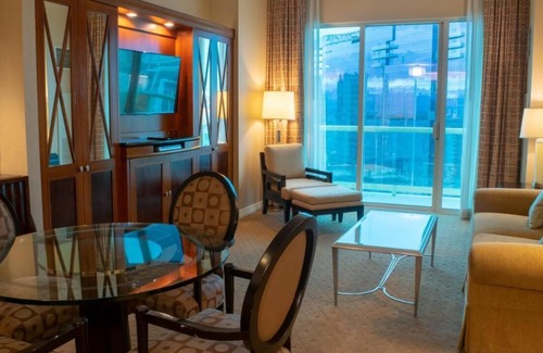 Las Vegas House | 1-Bedroom Suite at a 4.5⭐️ Hotel