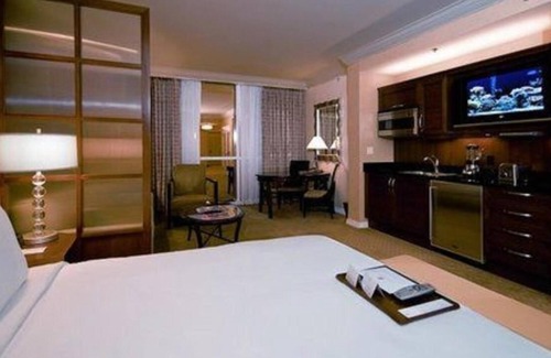 Las Vegas House | 1-Bedroom Suite at a 4.5⭐️ Hotel
