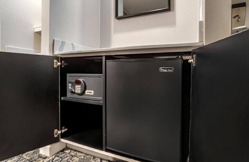 Old Town North Apartment | 1 Bedroom Suite Near Harris Teeter Pharmacy WDC
