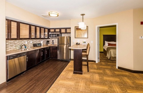 Farragut Condo | 1 Bedroom Suite Near Turkey Creek Shopping District! Shared Seasonal Outdoor Pool + Business Center
