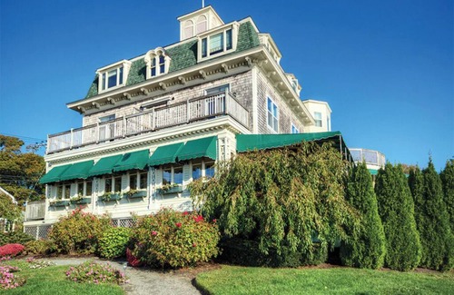 Jamestown Condo | 1 Bedroom Suite, Sleeps 4, w/Kitchenette Overlooking Bay, 10 Min from Newport!