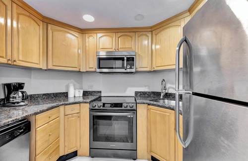 East Fort Lauderdale Apartment | 1 Bedroom Suite on the Beach