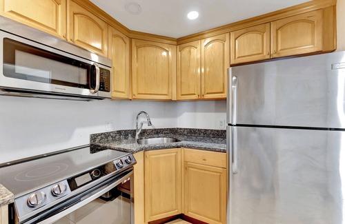 East Fort Lauderdale Apartment | 1 Bedroom Suite on the Beach