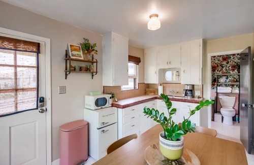 El Cerrito Apartment | 1 bedroom unfurnished Craftsman condo with Canyon Views near SDSU & Talmadge
