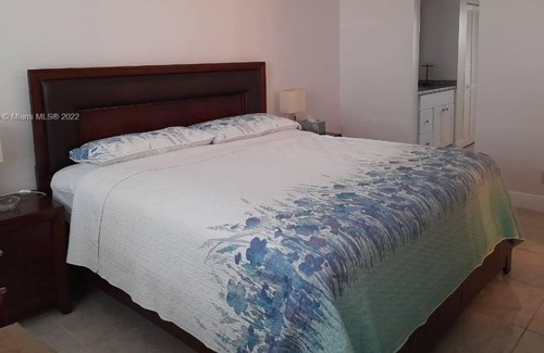 Bel Air Condo | 1 Bedroom Condo 232772 by Houzlet