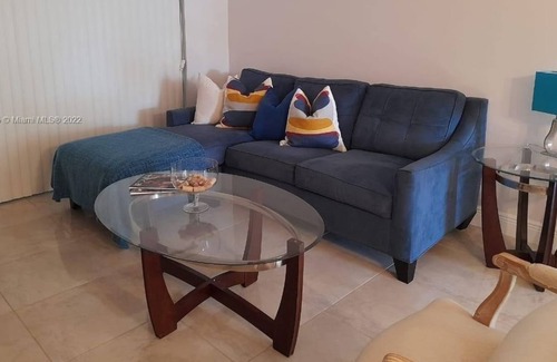 Bel Air Condo | 1 Bedroom Condo 232772 by Houzlet