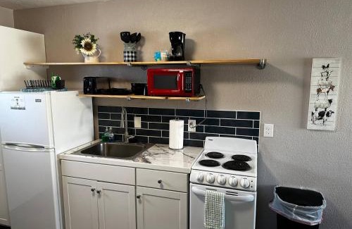 University Heights Apartment | 1 Bedroom Wbalcony Near Unm, Nob Hill Downtown