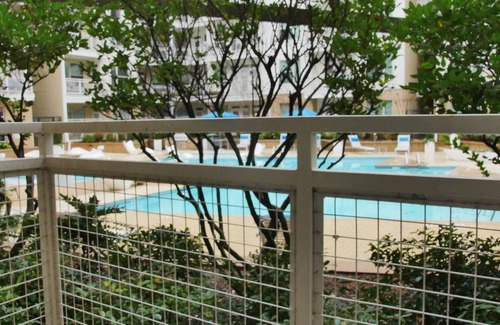 Home Park Apartment | 1 Bedroom with Pool View & Space for 5
