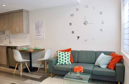 Southwest Calgary Apartment | 1 Bedroom with Sleeper Sofa Sleeps 3! Great Central Location
