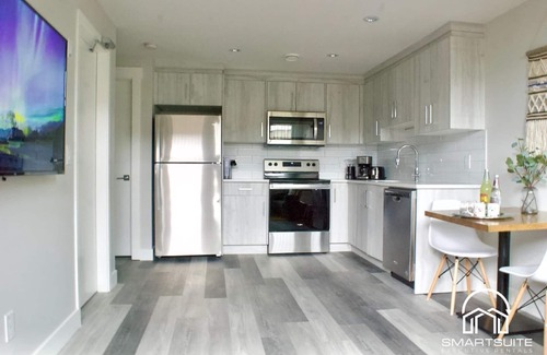 Southwest Calgary Apartment | 1 Bedroom with Sleeper Sofa Sleeps 3! Near downtown and Foothills Hospital