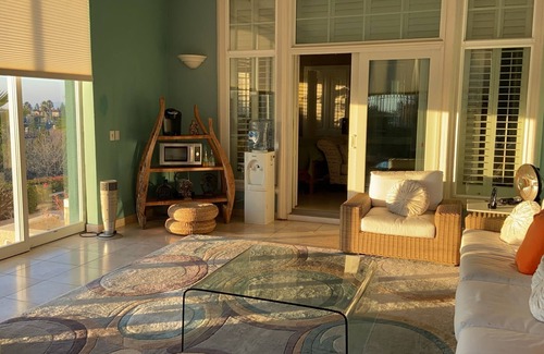 Vineyards - Avalon Villa | 1 Big Private Bedroom + 1 Private Sunroom + 1 Private bathroom: Nothing shared