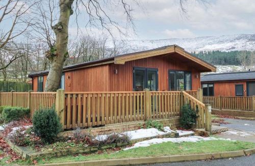 Saddleworth House | 1 Binn Green Lodge