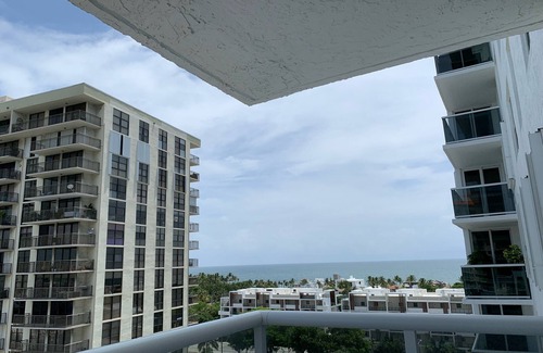 Lauderdale Beach Condo | 1 Block from Beach, Water View, 2 Bd, 2 Bth Pool, BBQ, Gym, Tennis ct, Rec.Room