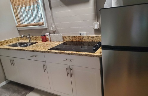 New Smyrna Beach Apartment | 1 block to beach, restaurants, shops, bars, week & month discounts