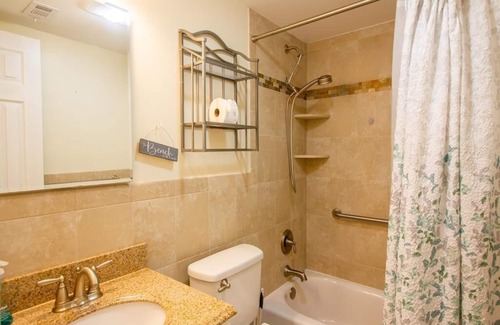 Admiral Estates Condo | 1 Block to Beach, Cape Roc Condo with Pool