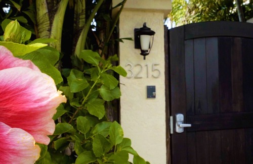 Dolphin Isles House | 1 BLOCK TO BEACH | PRIVATE POOL | HOT TUB | SLEEPS up to 6 | OUTDOOR SHOWER