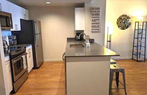 Downtown Seattle Apartment | 1 Block to Pike Pl Market ~ View Balcony ~ Best Location in Seattle - HUGE unit!
