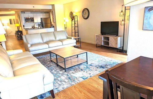 Downtown Seattle Apartment | 1 Block to Pike Pl Market ~ View Balcony ~ Best Location in Seattle - HUGE unit!