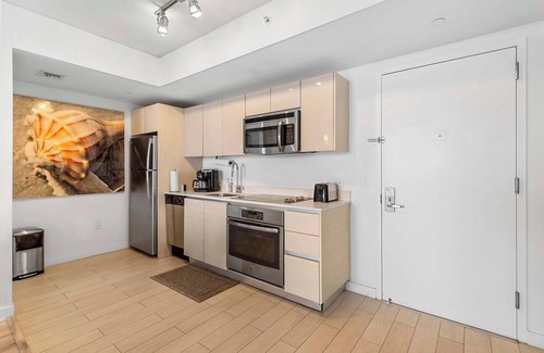 Hallandale Beach Apartment | 1 BR Apartment with Pool & Gym