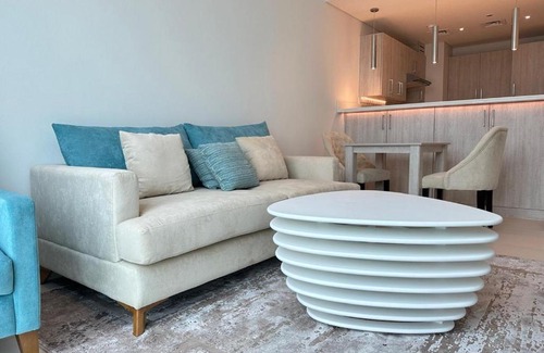 Palm Jumeirah Apartment | 1 BR Beach Access Apartment