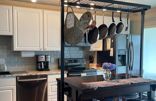 Hot Springs Condo | 1 BR Condo, Perfect Spot on Lake- Awesome View- Wi-Fi, Park by front door.