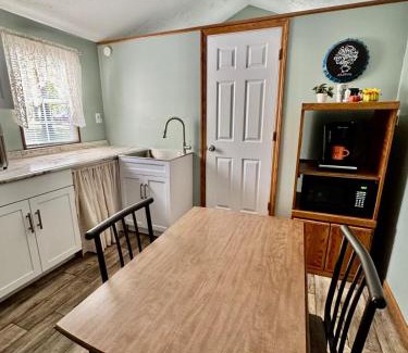 Woodbine Ski Chalet | 1 BR Corbin Cottage - Corbin Arena - Laurel Lake