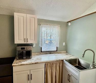 Woodbine Ski Chalet | 1 BR Corbin Cottage - Corbin Arena - Laurel Lake