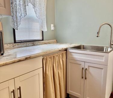 Woodbine Ski Chalet | 1 BR Corbin Cottage - Corbin Arena - Laurel Lake
