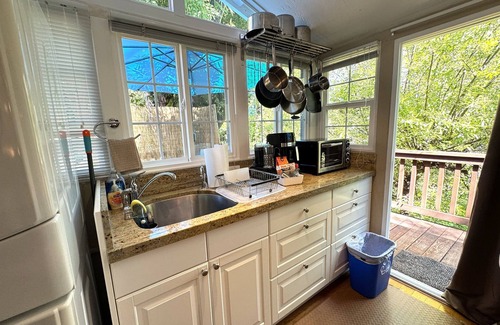 Country Club Cottage | 1 BR creek cottage for longer visits w washer/dryer
