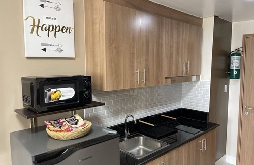 San Lorenzo Condo | 1 BR Fully Furnished Condo in Makati with Pool and Parking - Red Res. Unit 1132